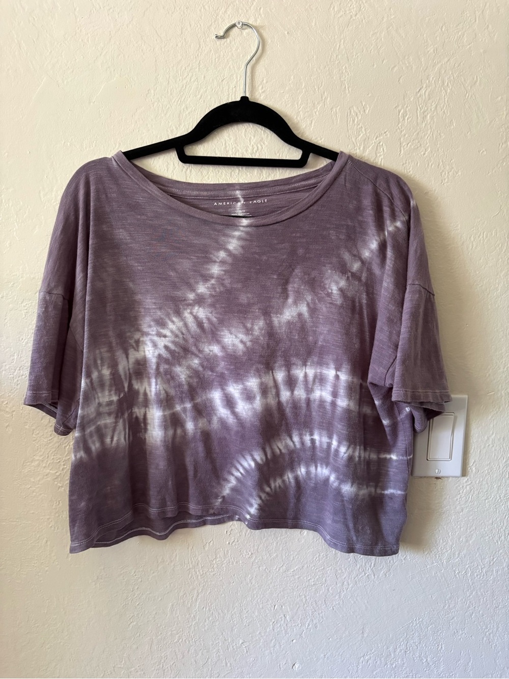 American Eagle Outfitters Lavender Tie-Dye Cropped Tee
